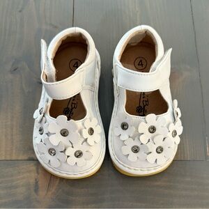 Little Mae’s Boutique Crystal Flowers Mary Jane Squeaky Shoes Size 4